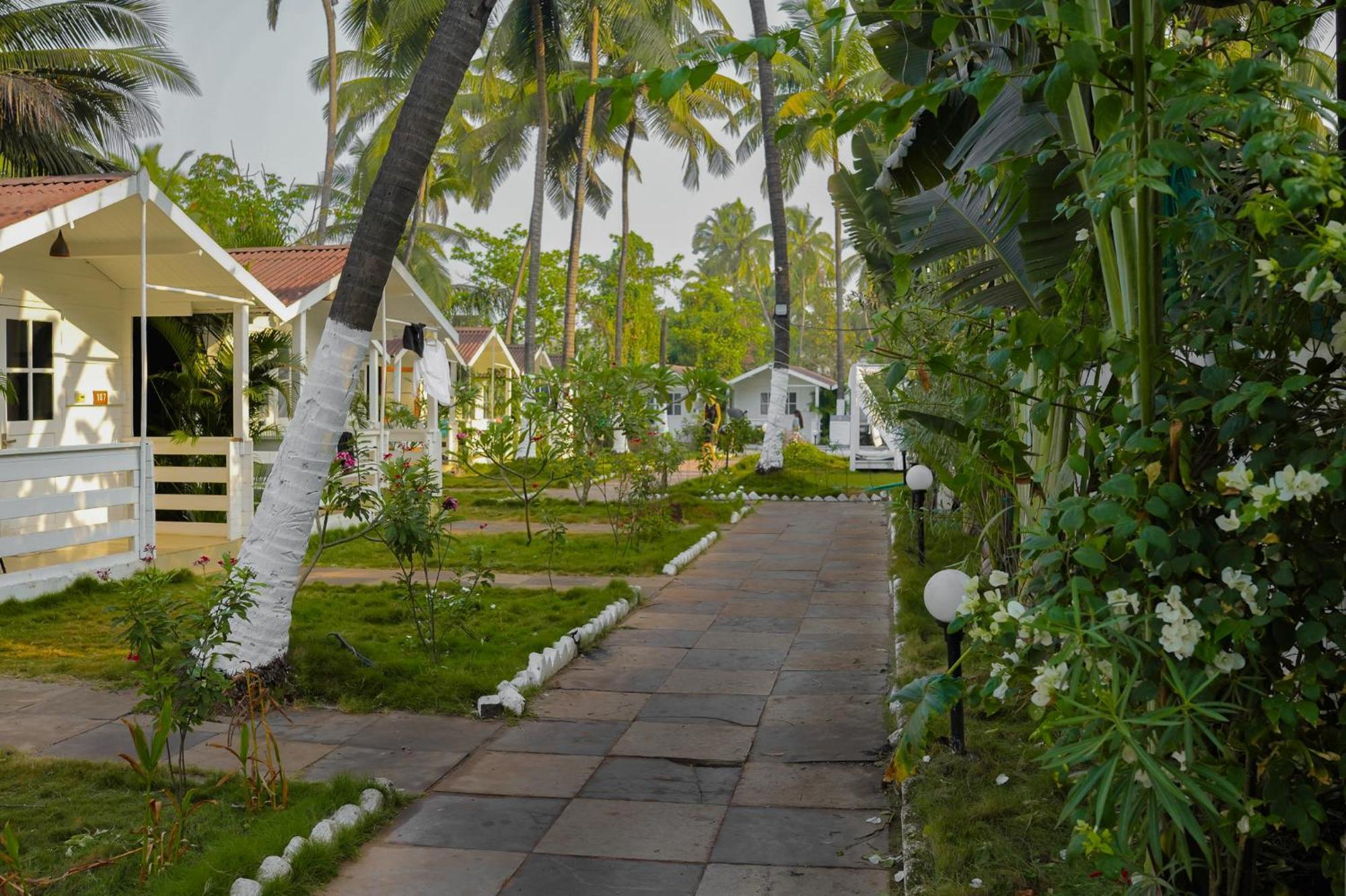 Seabliss Cottages Morjim Exterior foto
