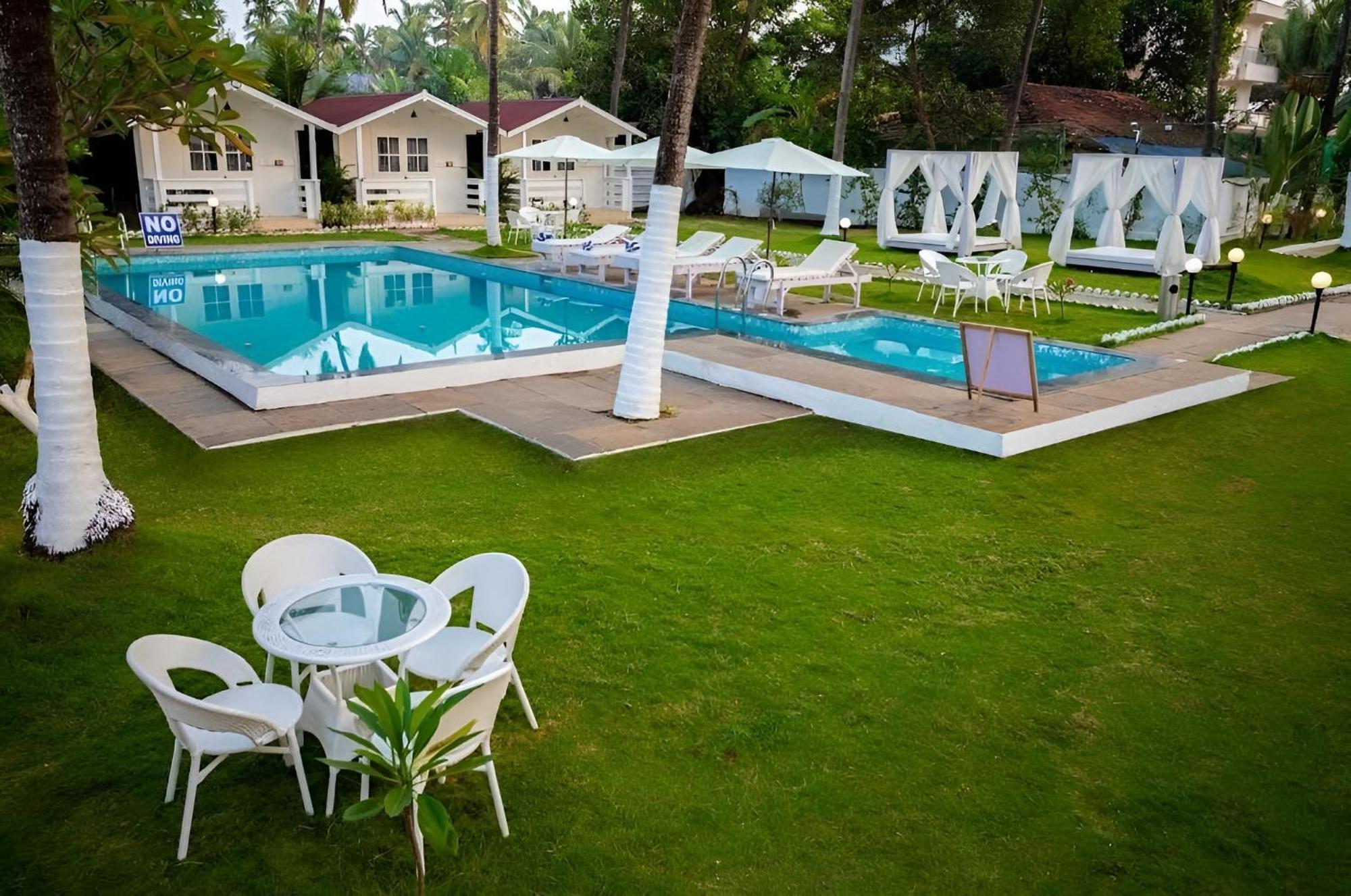 Seabliss Cottages Morjim Exterior foto
