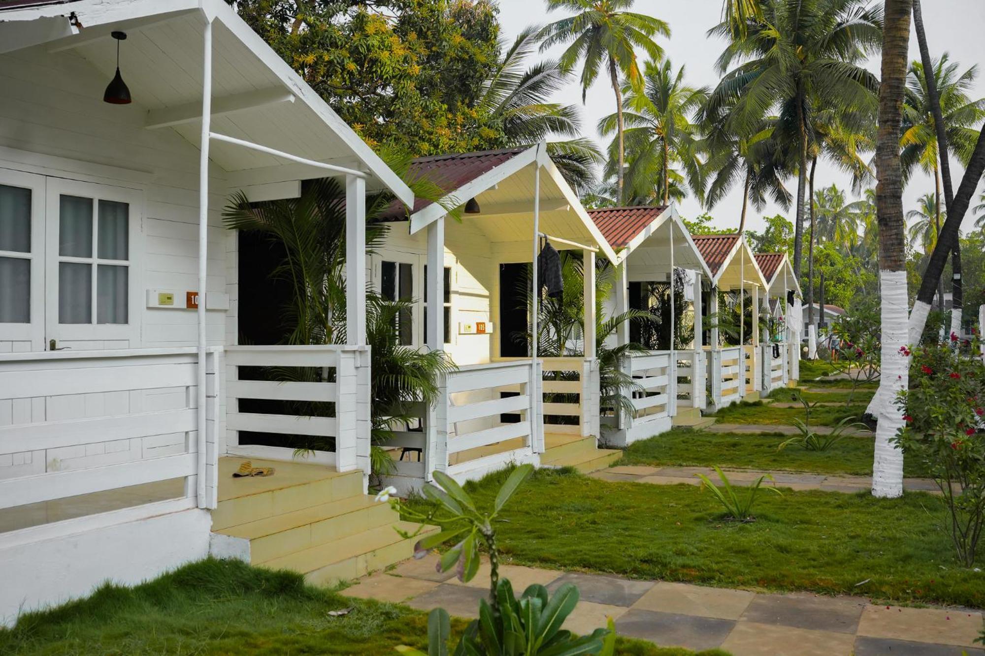 Seabliss Cottages Morjim Exterior foto